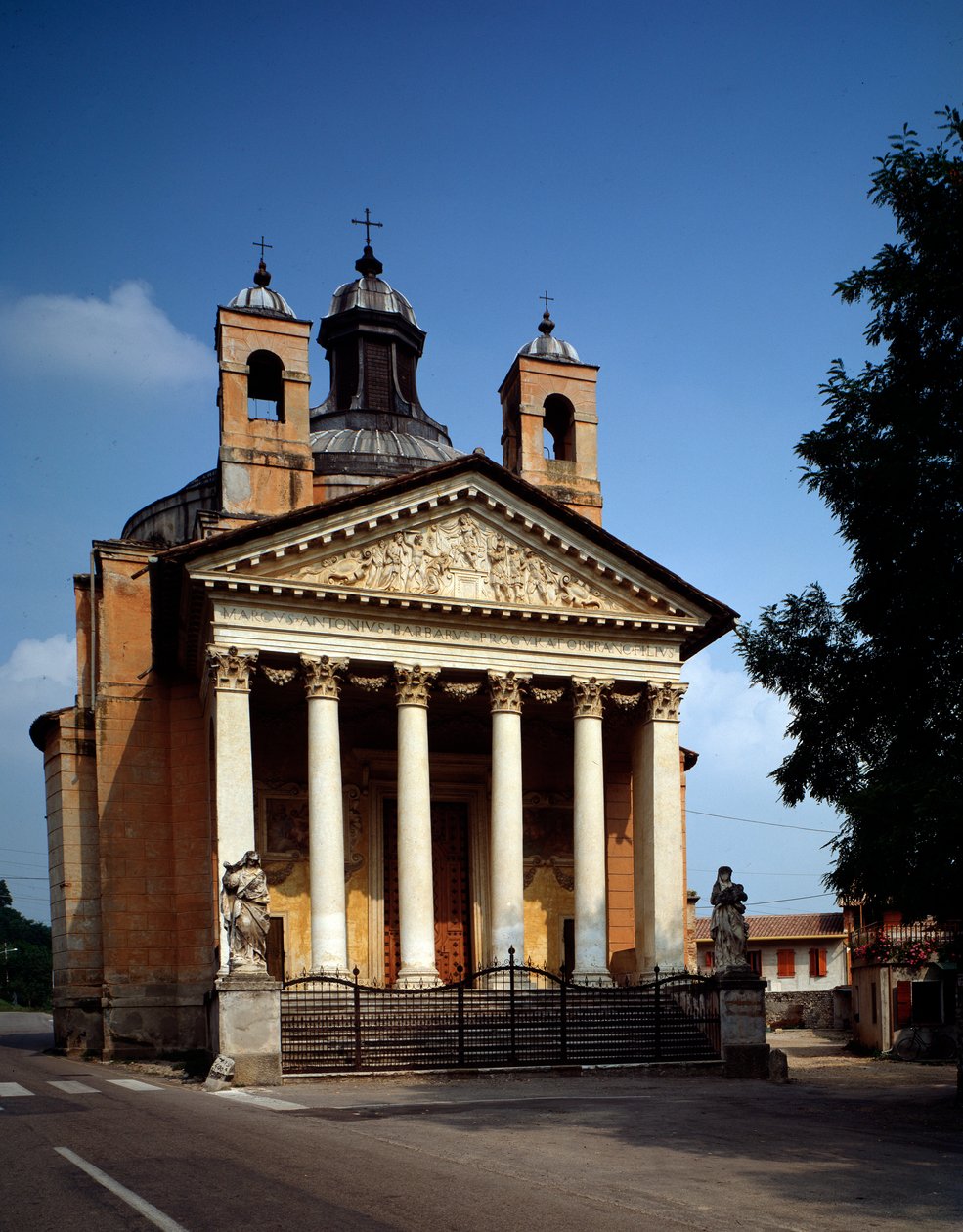 Udsigt over tempietto (eller St. Graziano kirke) af Andrea Palladio