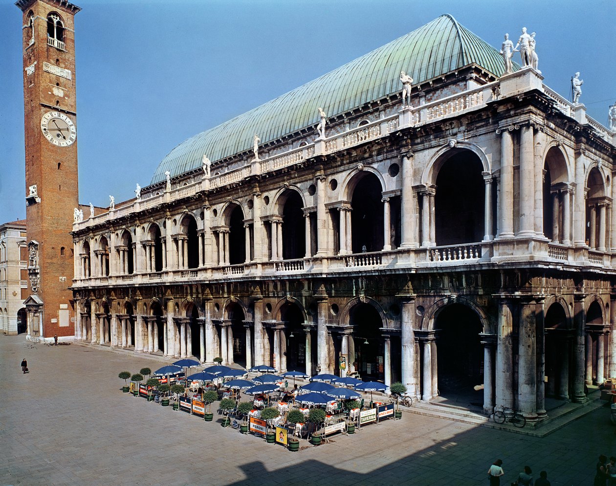 Udsigt over facaden af Basilica Palladiana, bygget 1549-1614 af Andrea Palladio