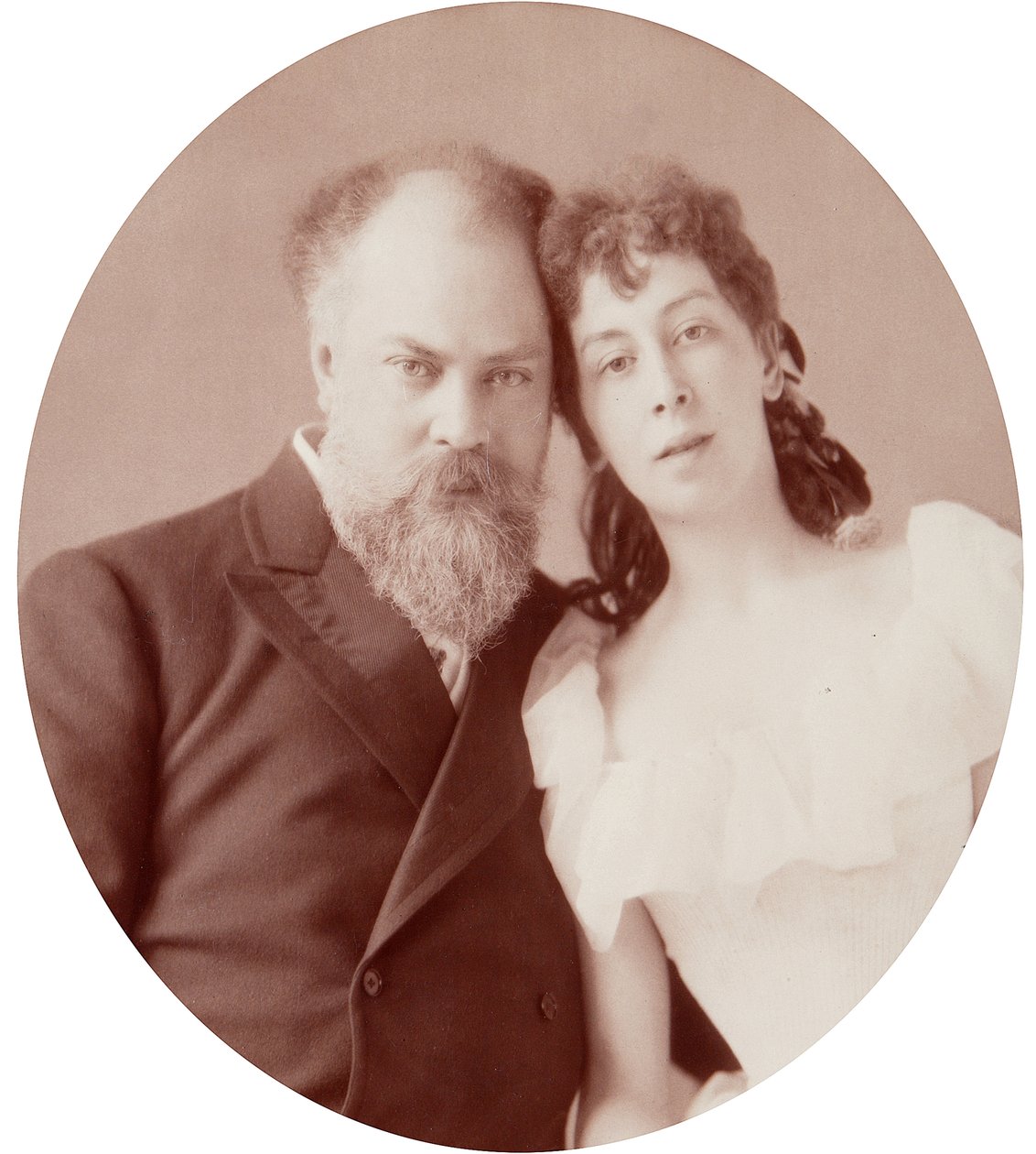 Portræt af kunstneren Konstantin Yegorovich Makovsky (Constantin Makovski) (1839-1915) med sin kone. Albumin-billede af Andrei Osipovich Karelin (1837-1906) af Andrei Osipovich Karelin