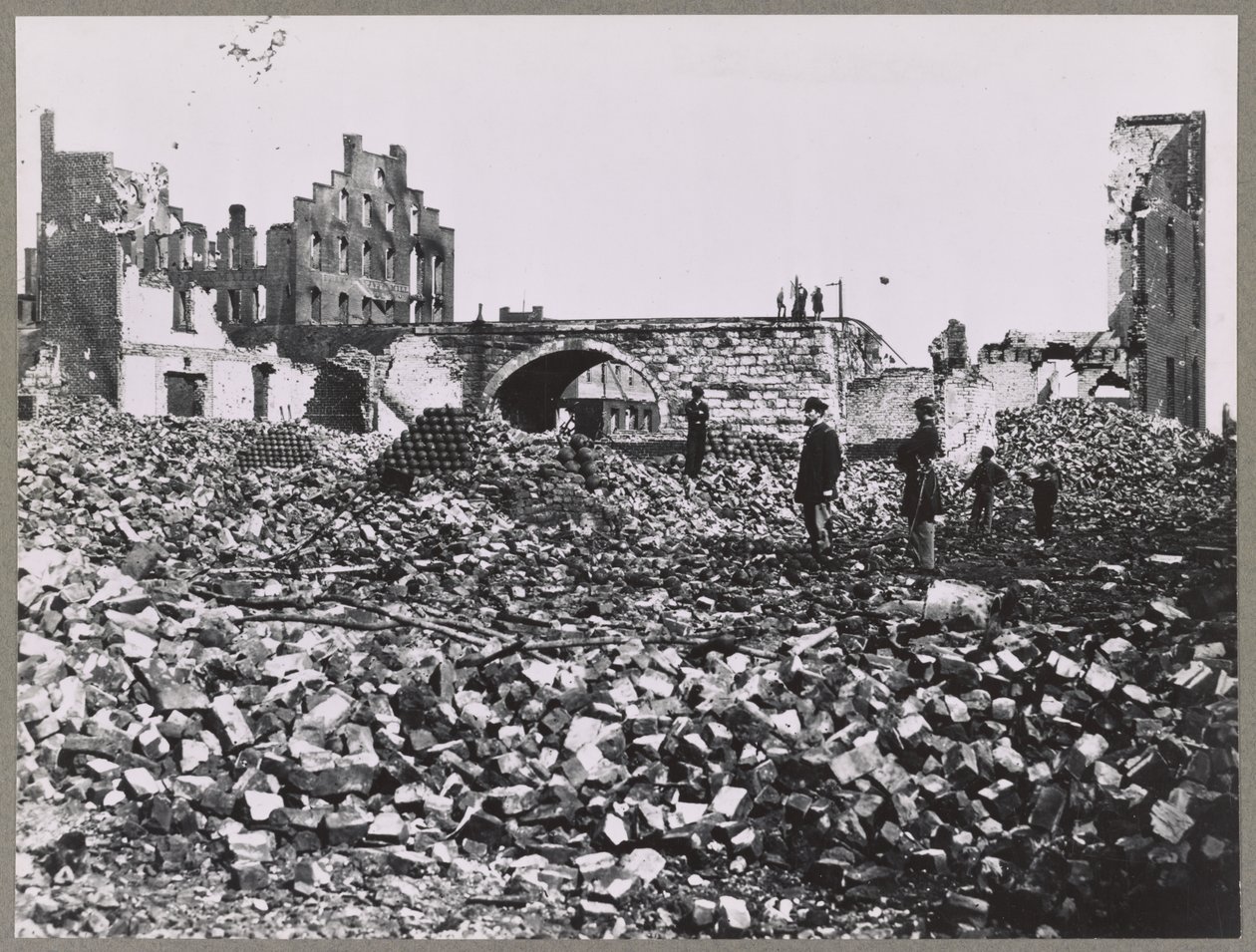 Ruinerne af Richmond, Virginia, 1865 af Andrew Joseph Russell