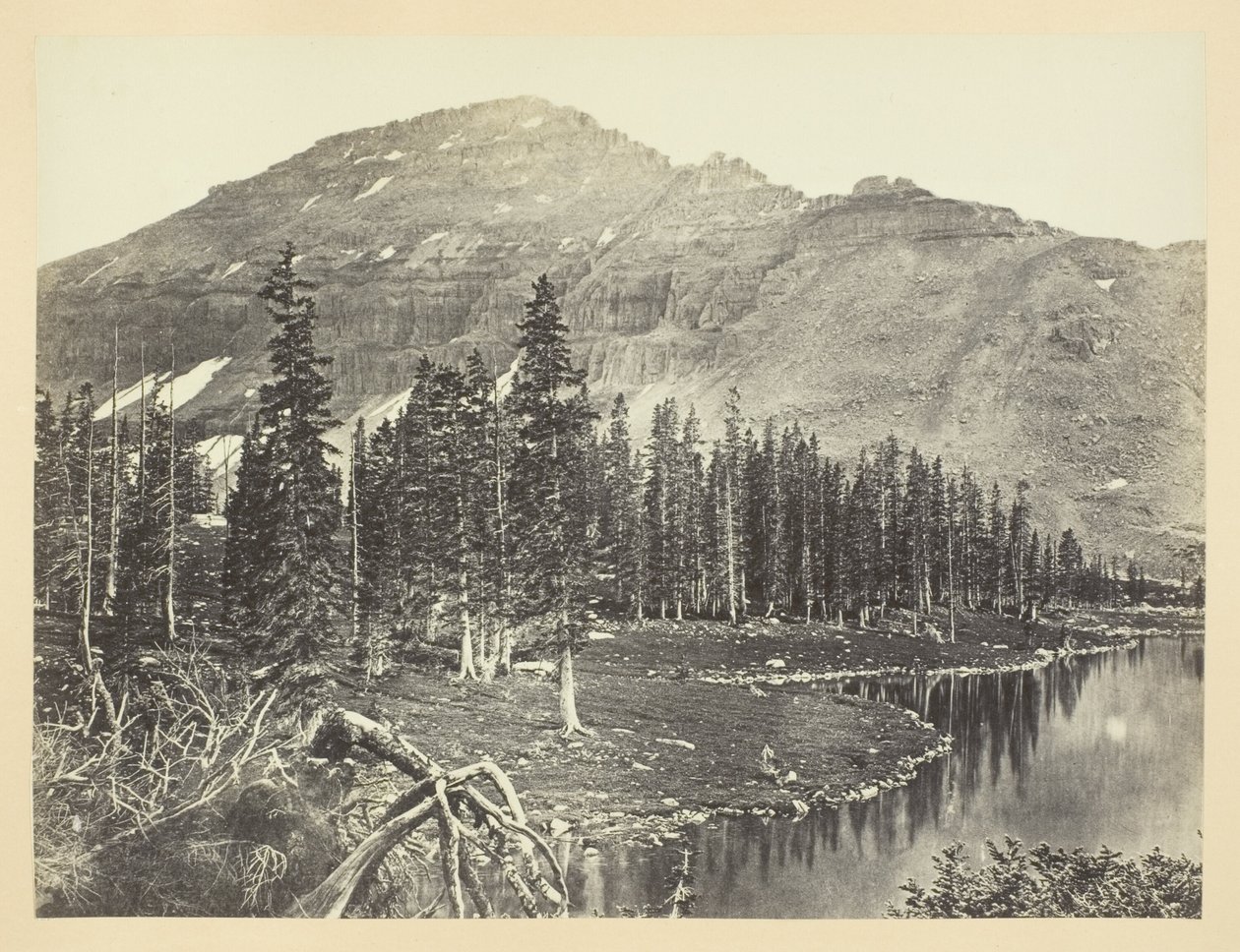 Søen ved bunden af Bear River, Uintah Mountain af Andrew Joseph Russell