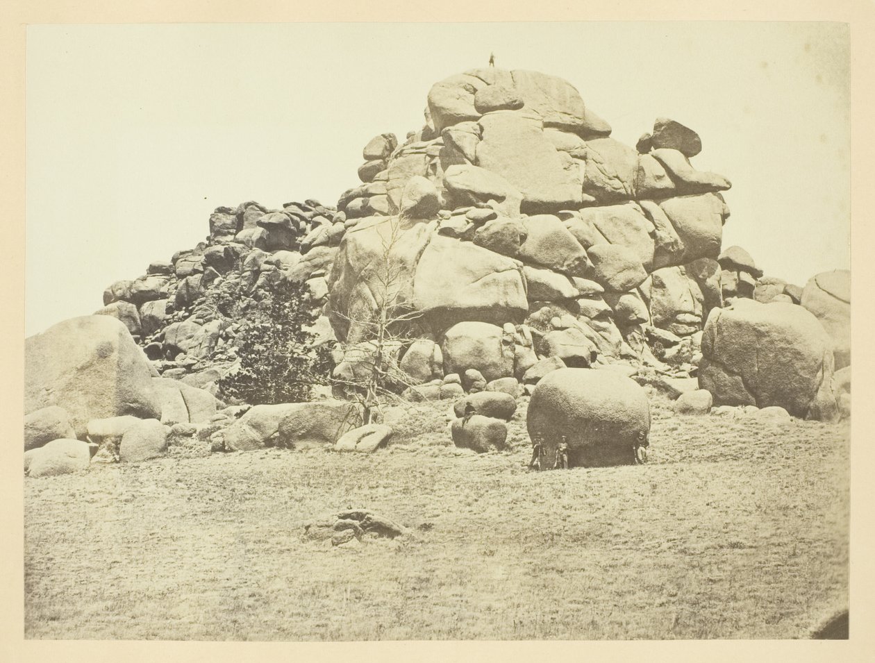 Skull Rock, (granit) Sherman Station, Laramie-bjergene af Andrew Joseph Russell