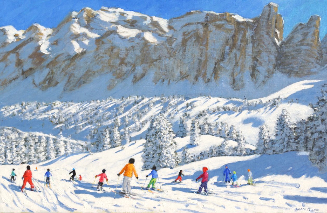 Farverige skiløbere, Val Gardena, Italien, 2019, (olie på lærred) af Andrew Macara