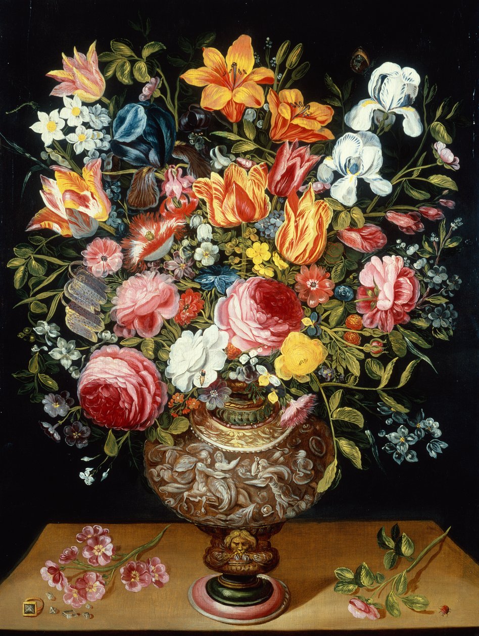 Roser, tulipaner, narcisser, iris og andre blomster i en skulptureret urne og en mariehøne på en afsats (olie på lærred) af Andries Daniels or Danielsz
