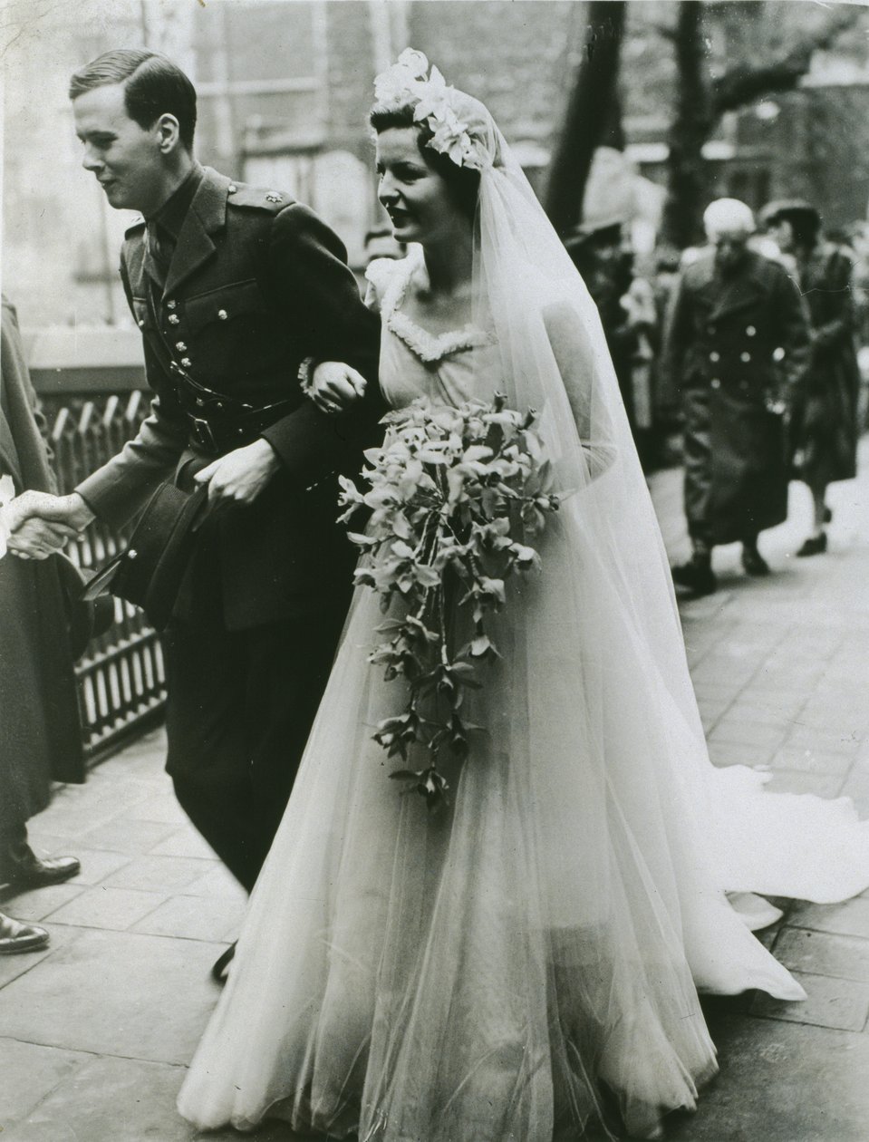 Bryllup mellem Lord Andrew Cavendish og den ærede Deborah Mitford i London af Thomas Kelly