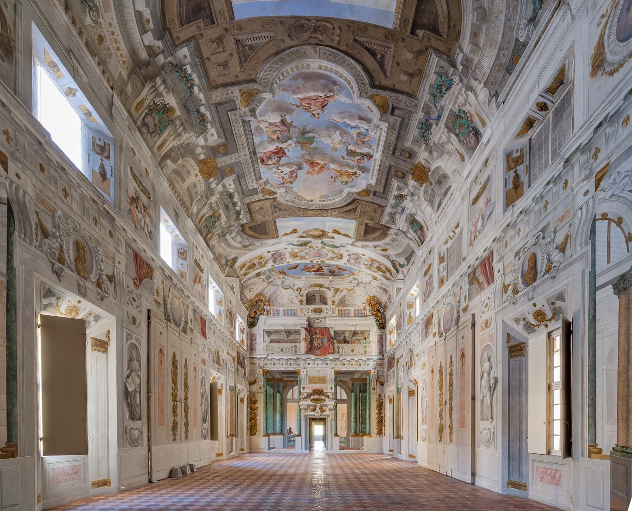 Loft i salen med Bologna-kvartererne, Vagthallen, Este Ducal Palace, Sassuolo, Italien af Angelo Michele Colonna