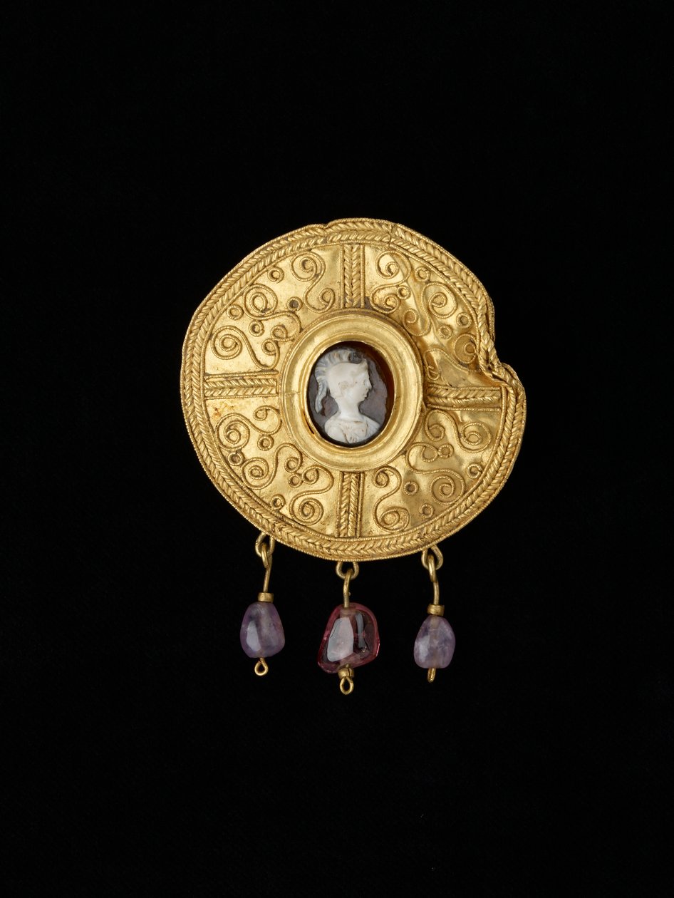 Skivebroche, fra Benevento, Campania, angelsaksisk, 7. århundrede (guld, onyx og ametyst) af Anglo Saxon