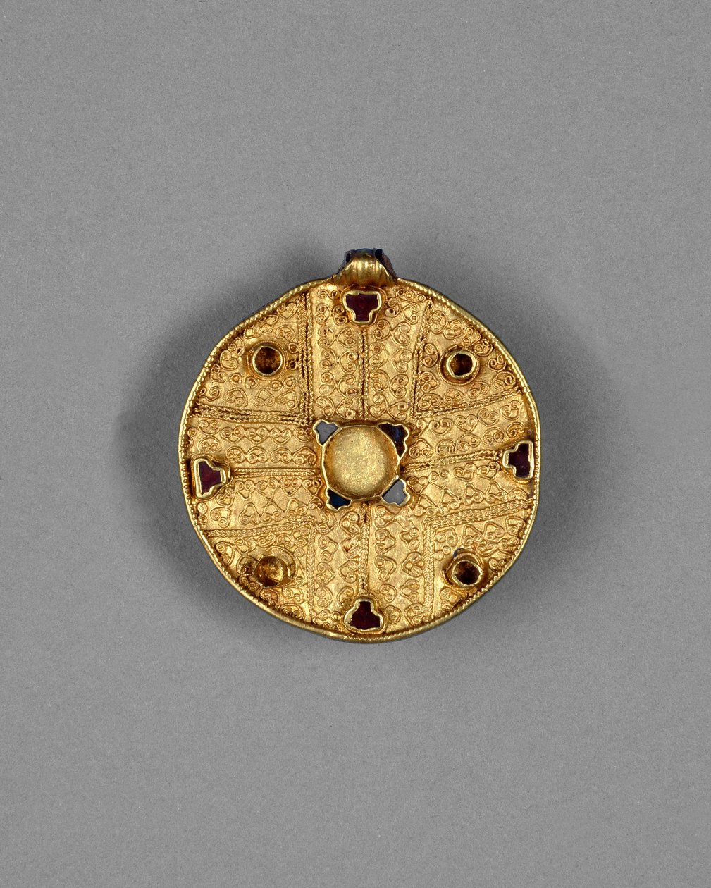 Jeweled disc vedhæng, fra Faversham, Kent, angelsaksisk (guld) af Anglo Saxon