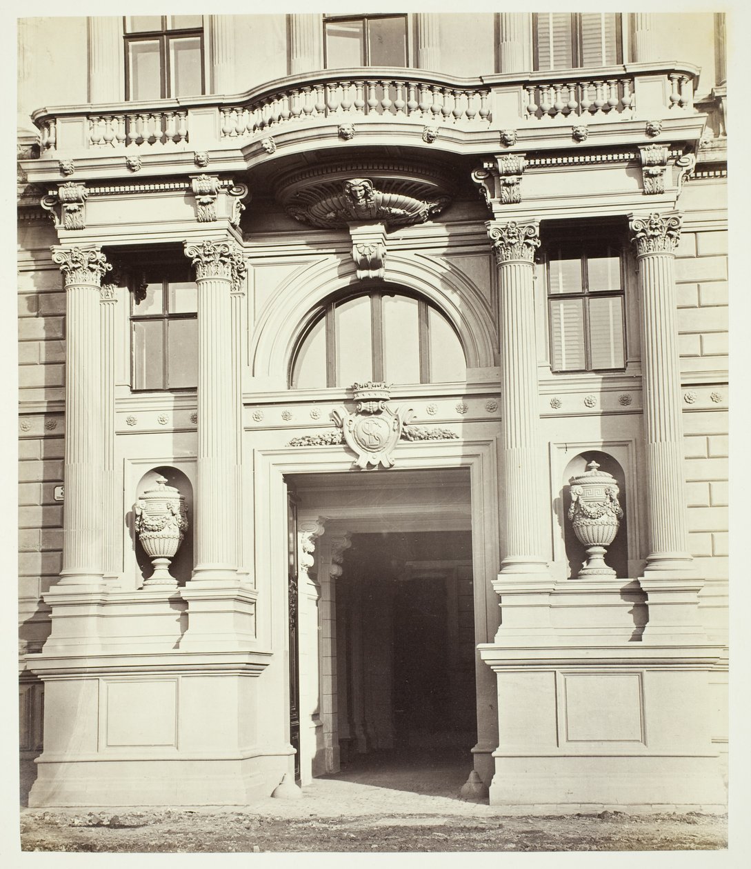 Albrechtsgasse nr. 3, portal ved Friedrich Ritter von Scheys bolig af Anonymous
