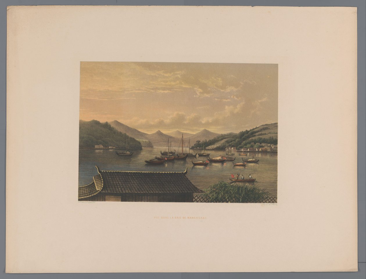 Udsigt over baai fra Nagasaki Udsigt i Nangasaki Bay (titel på objekt) Souvenir of Japan udsigt fra naturen med tekst af grev de Lijnden (serietitel på objekt) af Anonymous