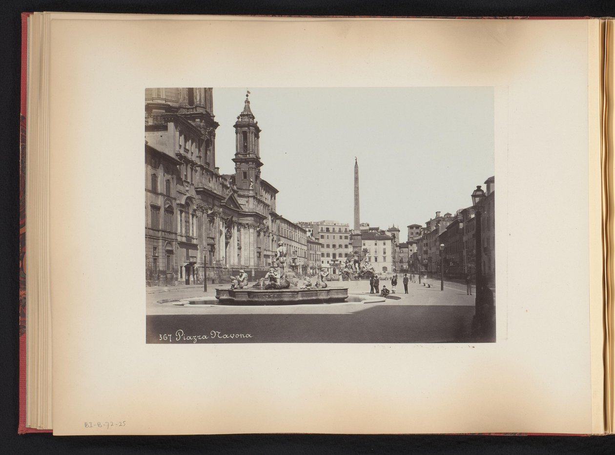 Udsigt over Piazza Navona med springvand i Rom, Italien Piazza Navona (titel på objekt) af Anonymous