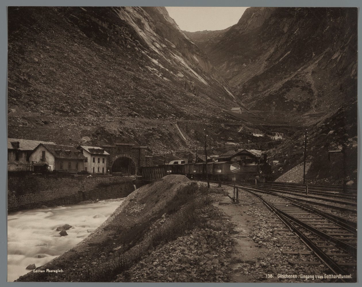 Indgang til Gotthard-tunnelen ved Göschenen Göschenen, eingang i/das Gotthardtunnel (titel på objekt) af Anonymous
