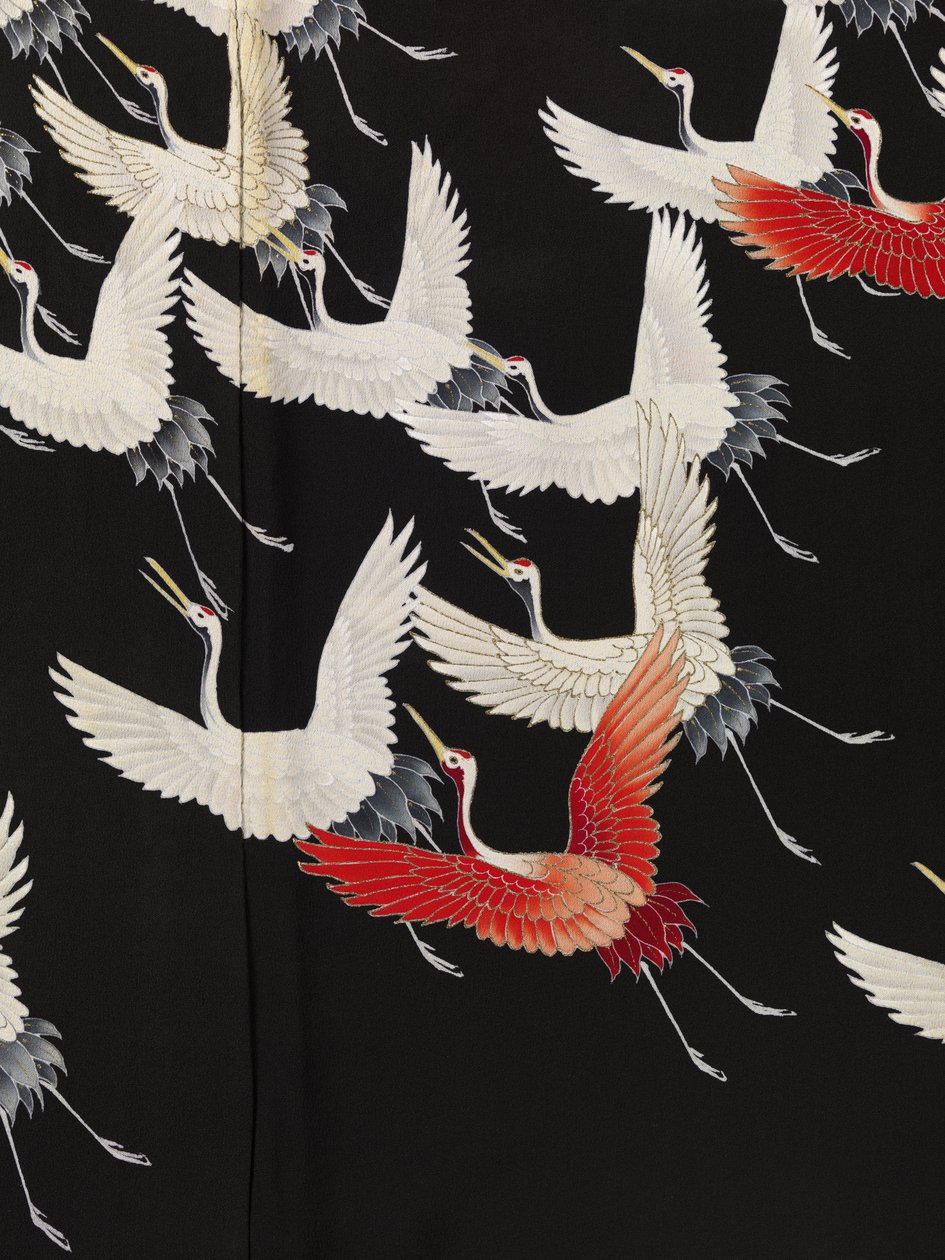 Detalje af en kimono med et utal af flyvende traner af Anonymous Anonymous
