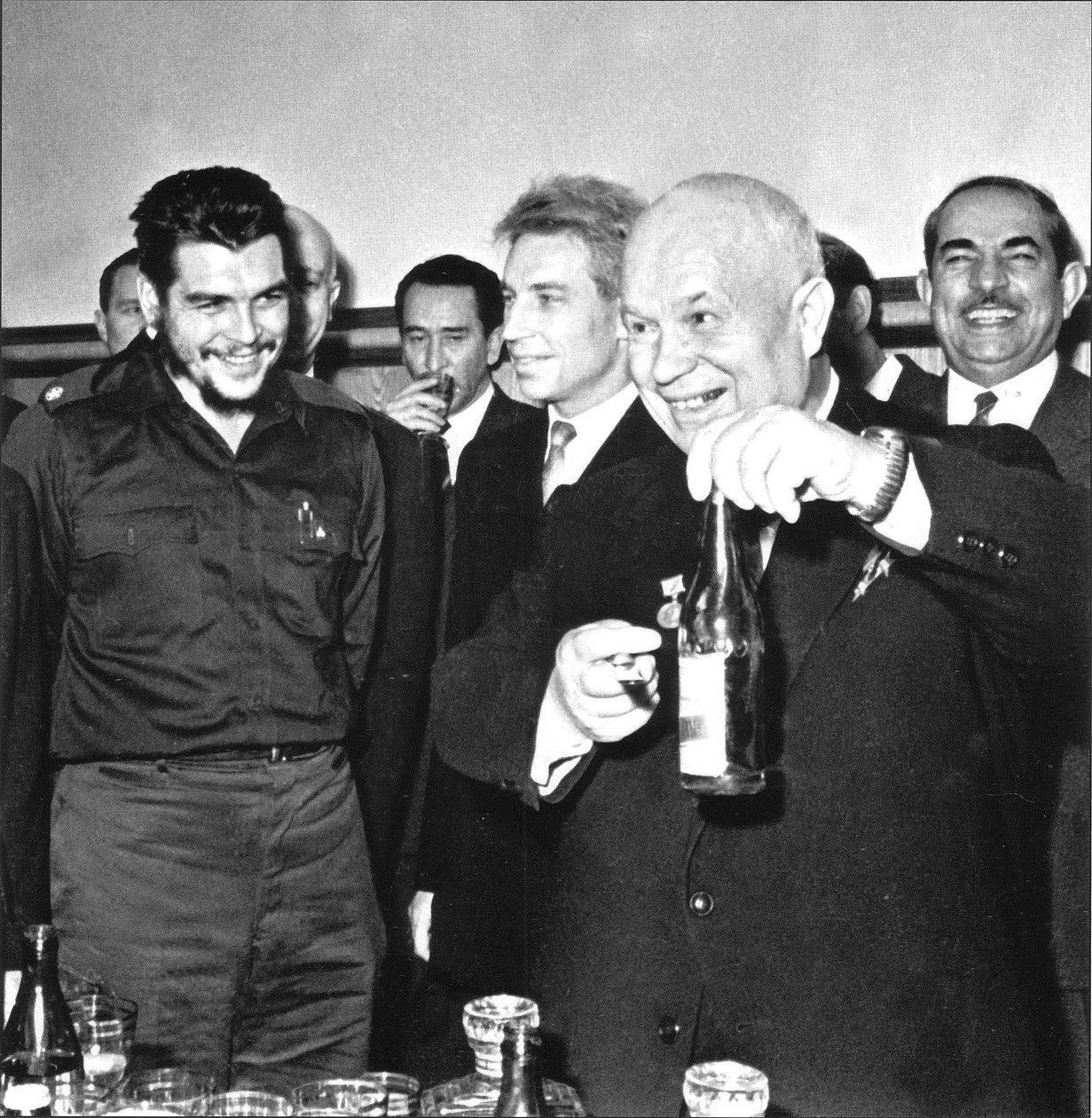 Ernesto Che Guevara (1928-1967) og Nikita Khrushchev (Khruchtchev) (1894-1971) i Mostsov, Anonym. Fotograf af Anonymous Anonymous