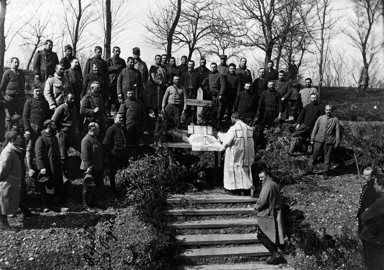 Første Verdenskrig (1914-1918): Søndagsmesse på Ferme de Canny (Canny-sur-Matz) (Afdeling 60: Oise) i maj 1915. Privat samling. af Anonymous Anonymous