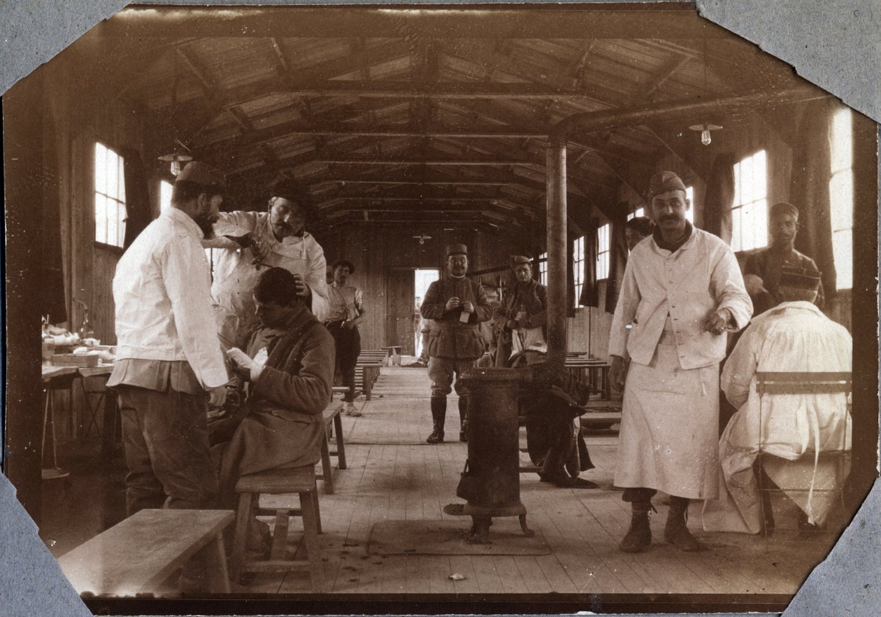 Første Verdenskrig 1914-1918: omklædningsrum for franske sårede soldater. Couville dans la Manche, Nedre Normandiet (Nedre Normandiet), Frankrig. Anonym fotografering maj 1917. Privat samling, Stella. af Anonymous Anonymous