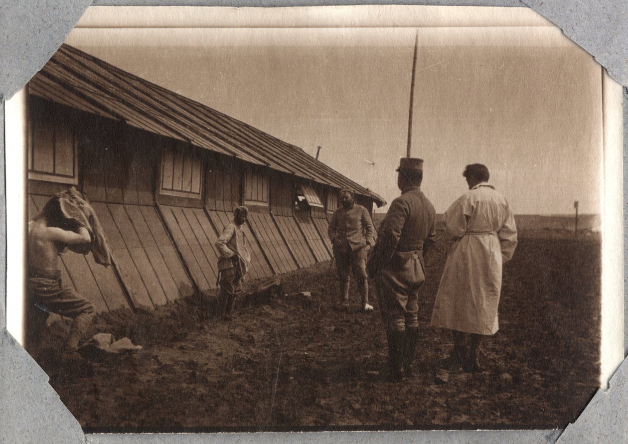 Første Verdenskrig 1914-1918: Søg efter hoveder ved kanterne, lejren Couville i Den Engelske Kanal, Nedre Normandiet (Nedre Normandiet), Frankrig. Anonym fotografering maj 1917. Privat samling, Stella. af Anonymous Anonymous