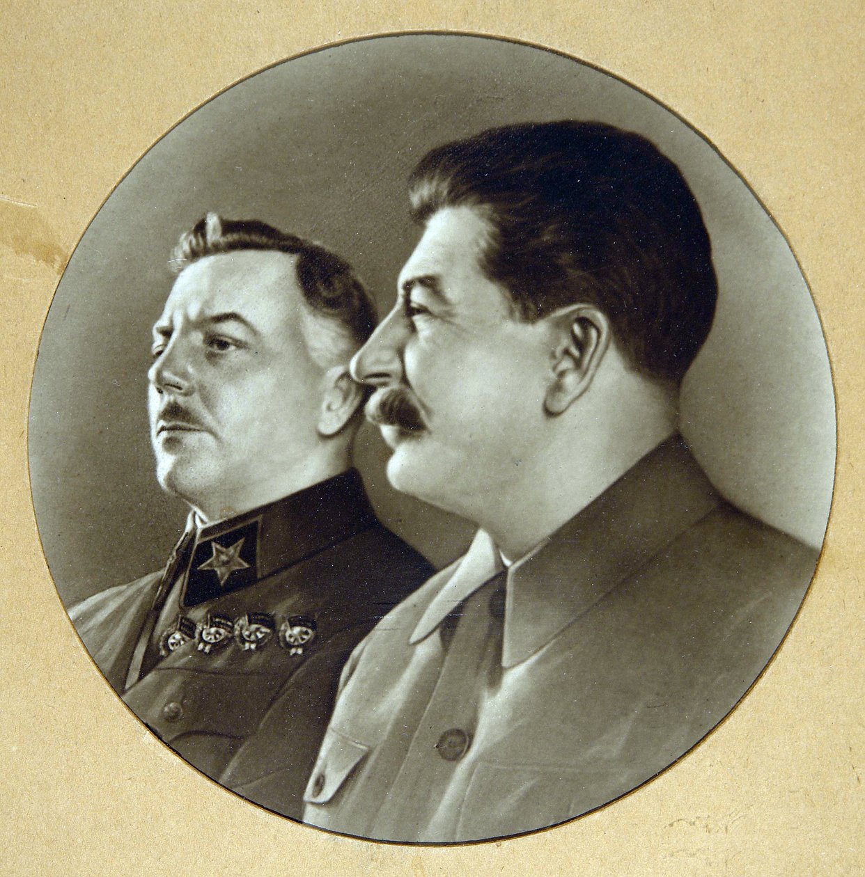 Yosef Stalin og Kliment Voroshilov (Vorochilov af Anonymous Anonymous