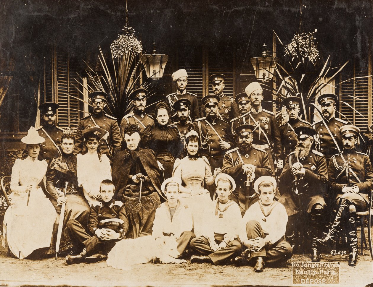 Medlemmer af Romanov-familien under sommermilitære manøvrer i Krasnoye Selo (Sankt Petersborg) af Anonymous Anonymous