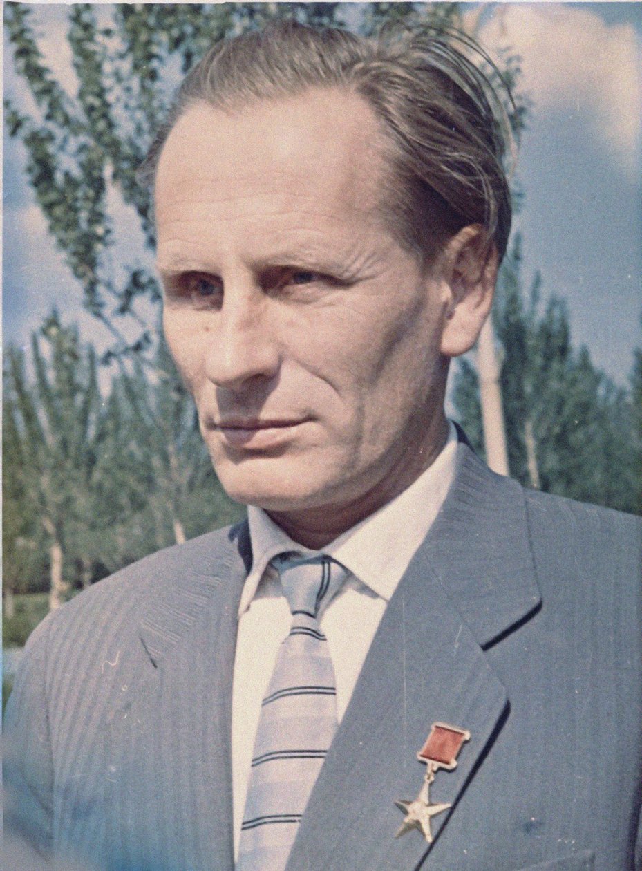 Mikhail Vasilyevich Melnikov (1919-1996), raketmotordesigner - Anonym. Farvefotografering Privat samling af Anonymous Anonymous