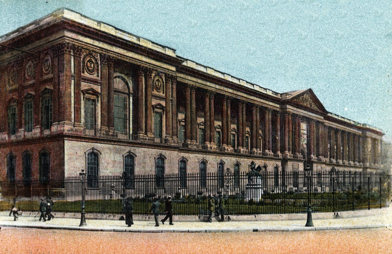 Paris: udvendig udsigt over Colonnade du Louvre bygget af Claude Perrault (1613-1688). Fotografi af 1920 i "" Kunstnerisk Album"" af byen Paris. Privat samling. af Anonymous Anonymous