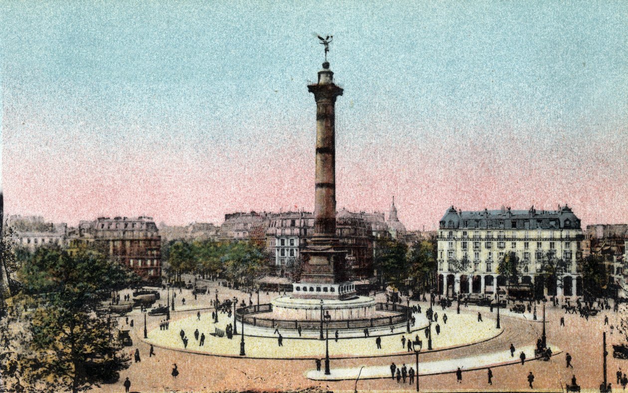 Paris: udsigt over julisøjlen på Place de la Bastille. Fotografi af 1920 i "" Kunstnerisk Album"" af byen Paris. Privat samling. af Anonymous Anonymous