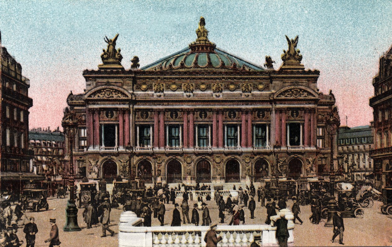 Paris: udsigt over operafacaden lavet af Charles Garnier (1825-1898) og af metrostationen på Place de l