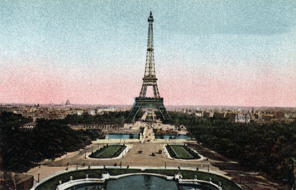 Paris: udsigt over Trocadero-haverne med Eiffeltårnet og Iena-broen ved Seinen. Fotografi af 1920 i "" Kunstnerisk Album"" af byen Paris. Privat samling. af Anonymous Anonymous