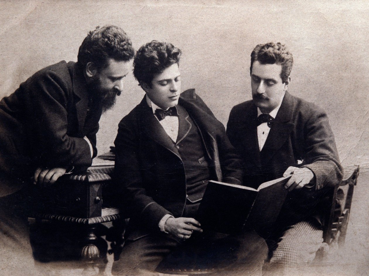 Portræt af (fra l. Til r.) Alberto Franchetti (1860-1942), Pietro Mascagni (1863-1945) og Giacomo Puccini (1858-1924) italienske komponister Fotografi. 1900 ca. Privat samling af Anonymous Anonymous