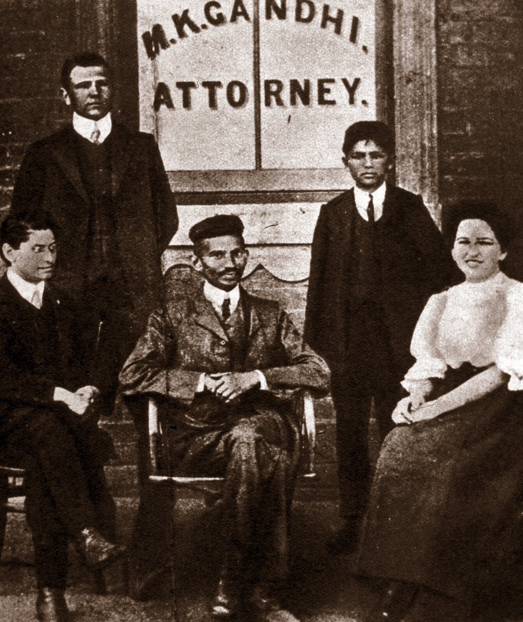 Portræt af den politiske leder Mohandas Karamchand Gandhi (1869-1948) advokat i Durban, Sydafrika. Fotografi 1893 af Anonymous Anonymous
