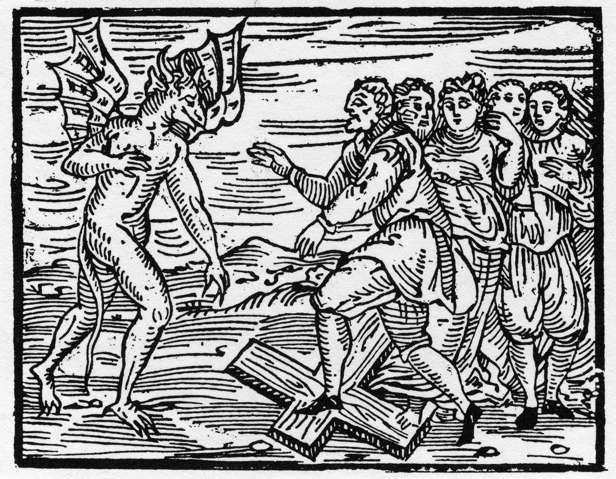 Satan tvinger sine fremtidige disciple til at gå på korset - "Compendium Maleficarum", omhandler heksene, deres ondskab og deres sortileges af Francesco Maria Guazzo eller Guaccio eller Guaccius (15?? -16??) 1608 Private Collection af Anonymous Anonymous