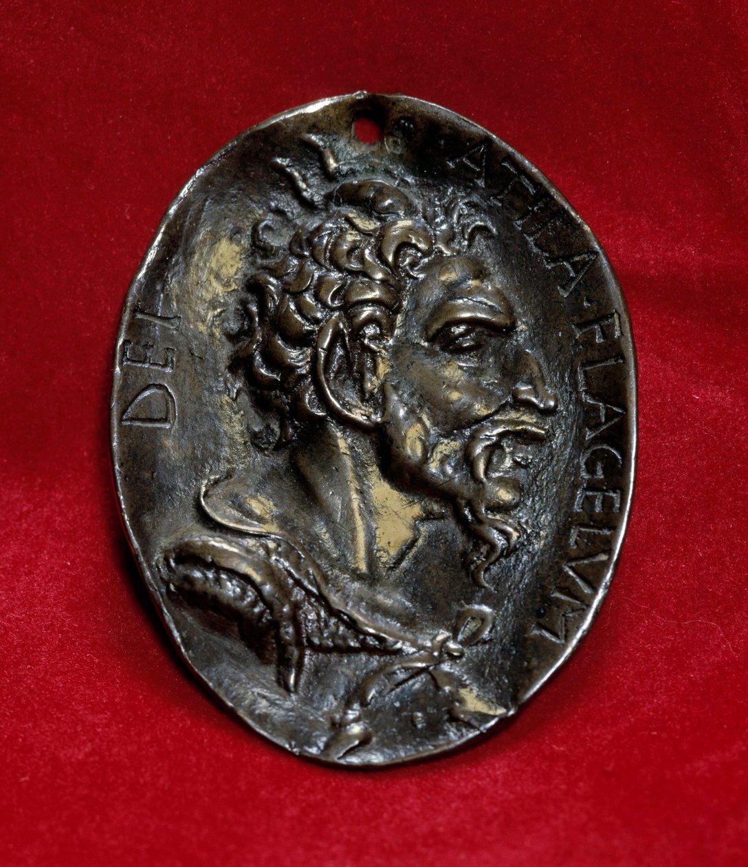 Sølvmedalje med billedet af Attila (395-453), hunernes konge, guds blomst. Paris, Louvre-museet af Anonymous Anonymous