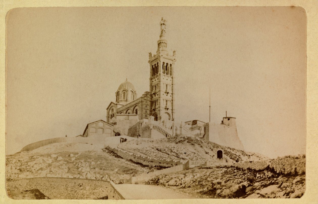 Byen Marseille og dens omgivelser omkring 1885 -1890: Notre Dame de la garde, Privat samling af Anonymous Anonymous