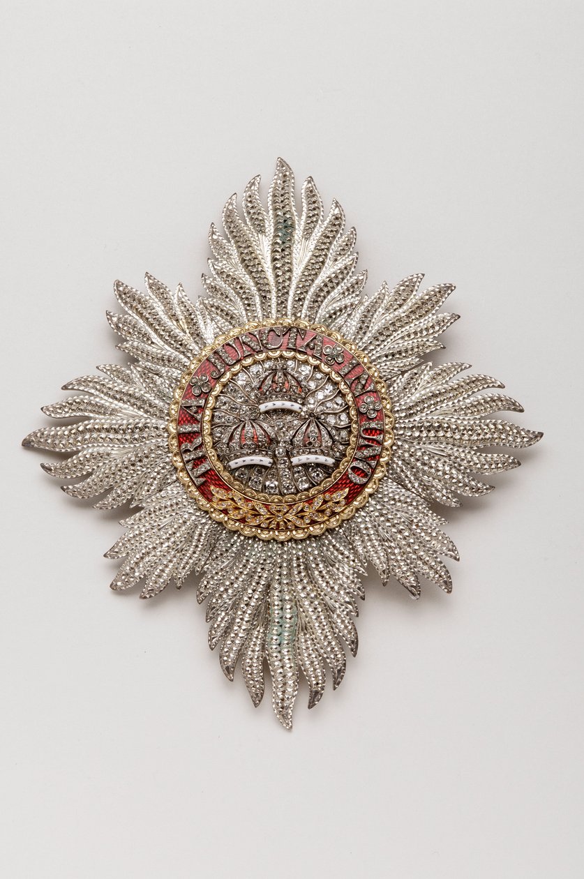 Storbritannien - Order of the Bath: Ridderplade tilhørende George IV (1762-1830), Regent, dengang konge af England (1820-1830) - Fremstillet af Rundell, Bridge & Rundell, London - 1813 - Guld, sølv, diamanter og emaljer - H 11,9 cm; b 10,6 cm; vægt: af Anonymous Anonymous