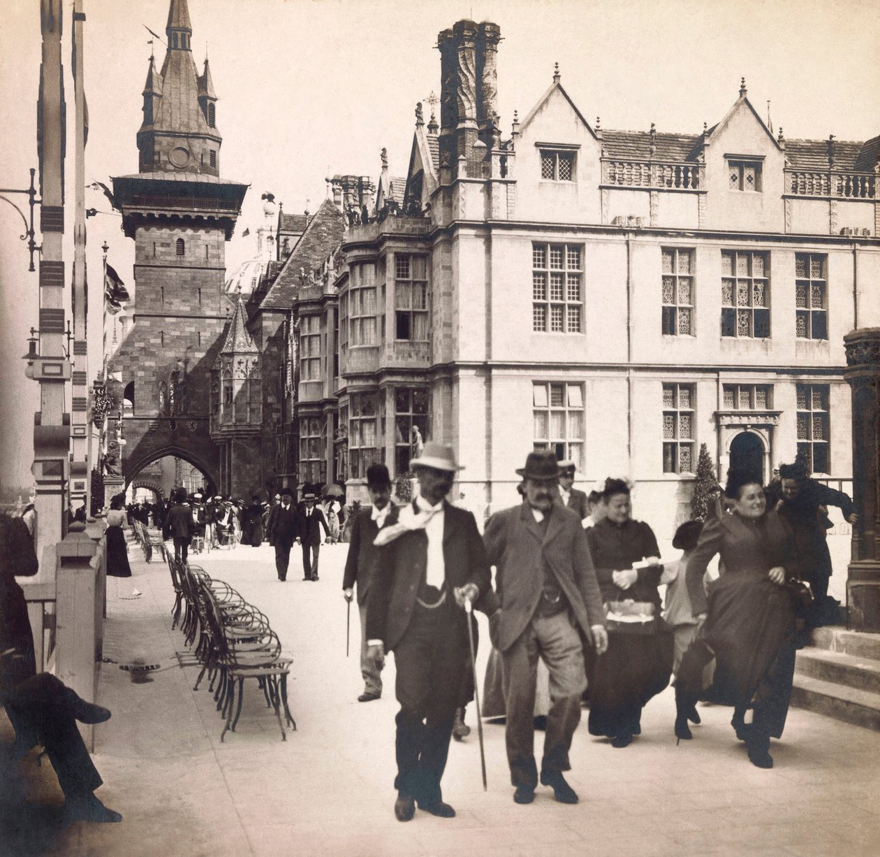Universelle udstilling af 1900 - Exposition Universelle de 1900 i Paris: Rue des Nations - privat samling af Anonymous Anonymous