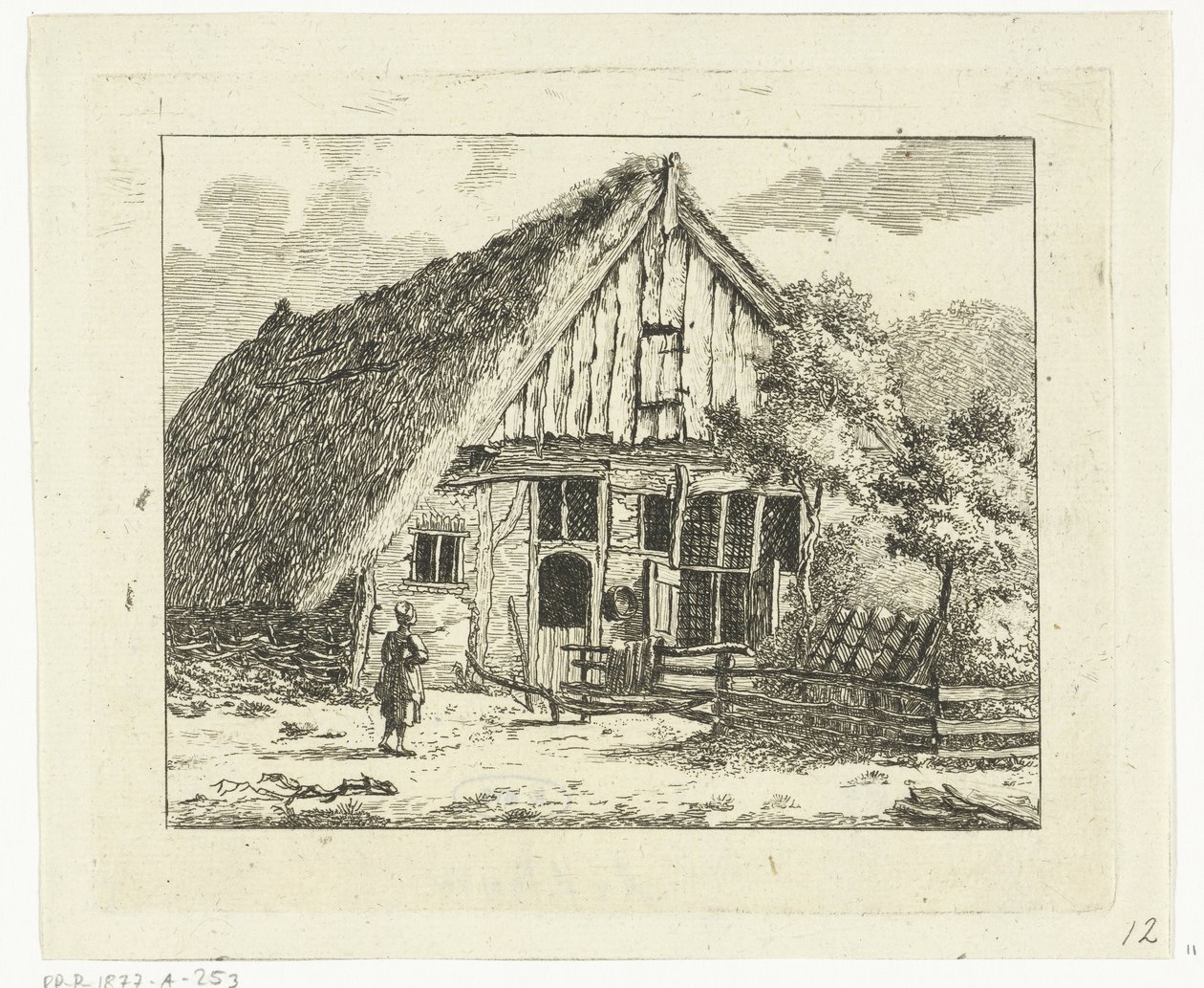 Kvinde stående foran et hus i Staphorst af Anthonie van den Bos
