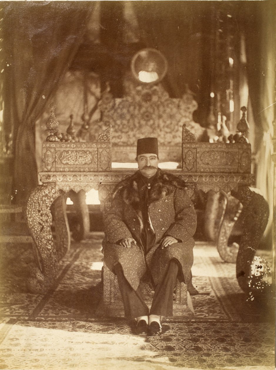 Naseeruddin Shah sidder foran Peacock Throne, Gulistan Palace, Teheran af Antoin Sevruguin