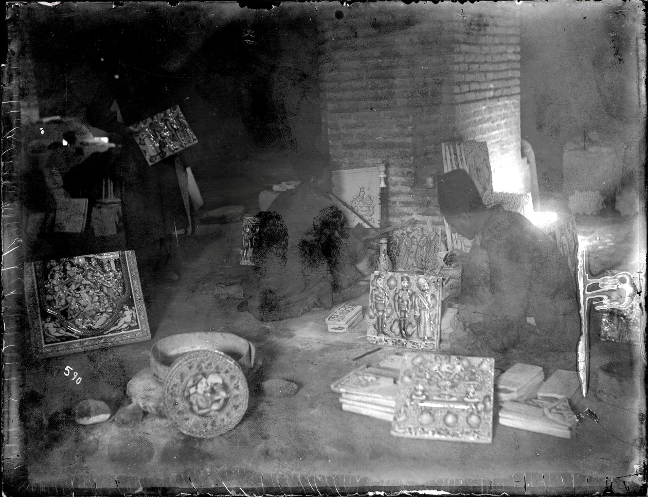 Flisemagere på deres værksted, ca. 1880-1930 af Antoin Sevruguin