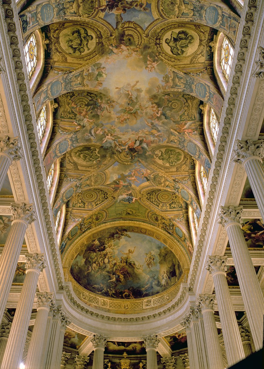 Udsigt over Kongens Galleri og hvælvede loft, der forestiller Gud blandt engle, og Kristi opstandelse (apsis hvælving) malet i samarbejde med Charles de Lafosse (1636-1716) og Jean Jouvenet (1) af Charles Antoine Coypel