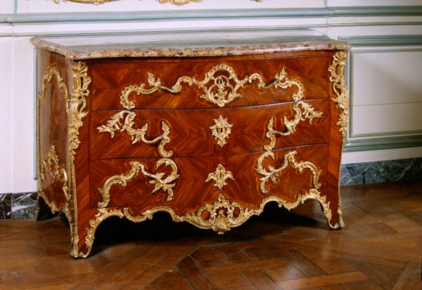 Louis XV kommode af Antoine Robert Gaudreaux