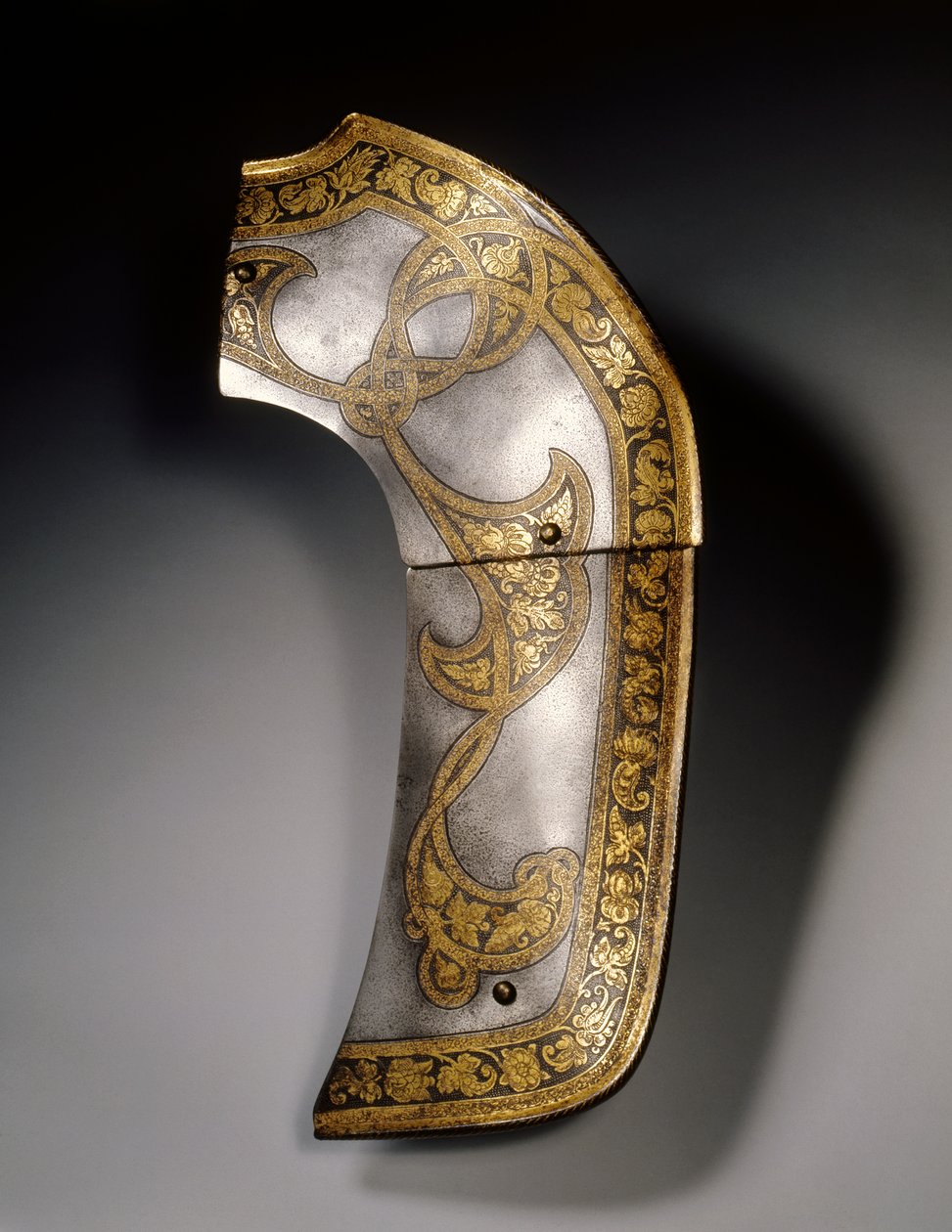 Pommelplade af en sadel fra "Flechtband"-garniture af Rudolf II og ærkehertug Ernst, Wien, ca. 1571 af Anton Peffenhauser