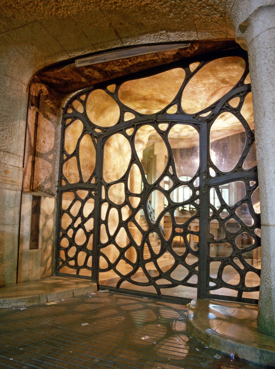 La Casa Mila, La Pedrera, Passeig de Gracia i Barcelona (Spanien). Arkitekt Antoni Gaudi i Cornet (1852-1926) af Antoni Gaudi