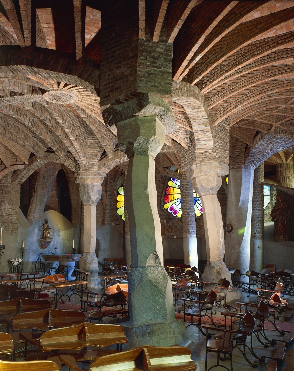 Spanien, Catalonien, Barcelona-provinsen, Baix Llobregat County, Santa Coloma de Cervello, Colonia Guell-kirken, kirkekrypt af Antoni Gaudi