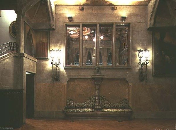 Den store sal af Antoni Gaudi