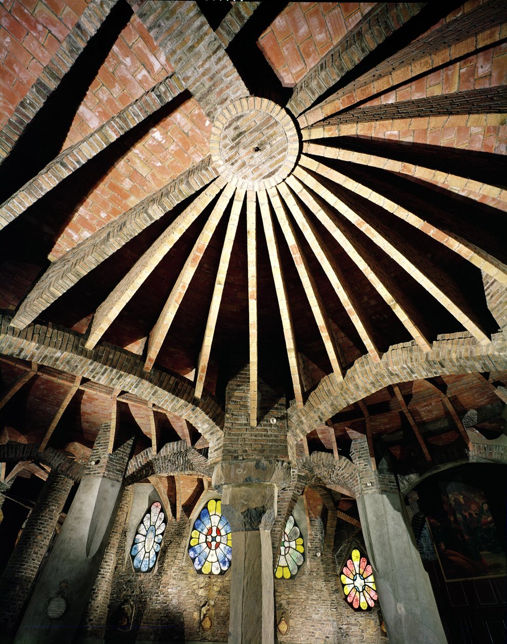 Guell-kryptens loft, 1908-15 af Antonio Gaudi