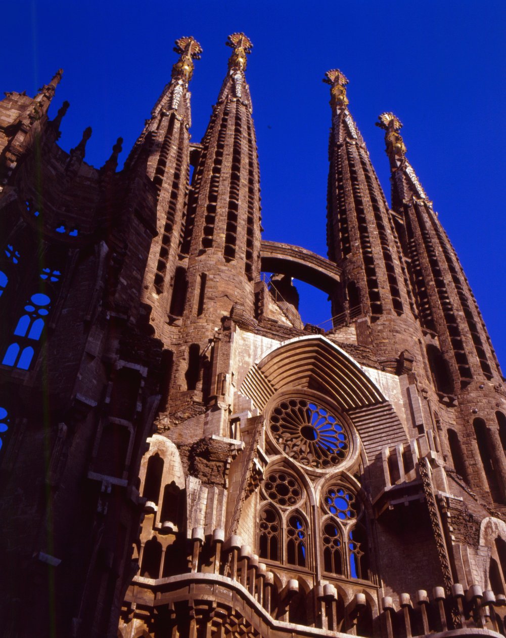 Udsigt over facaden af Antonio Gaudi