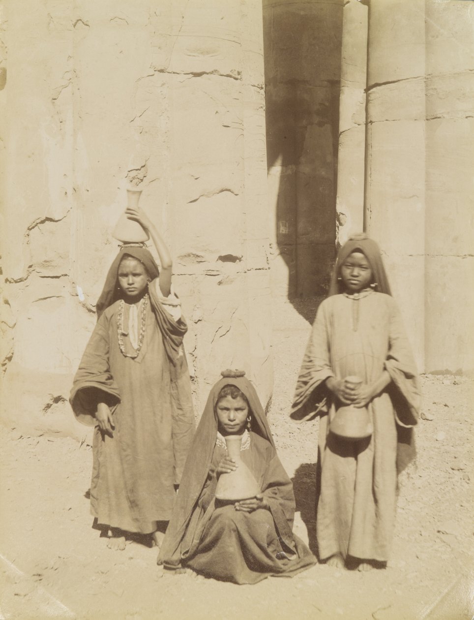 Arabiske piger, der bærer vand, Egypten af Antonio Beato