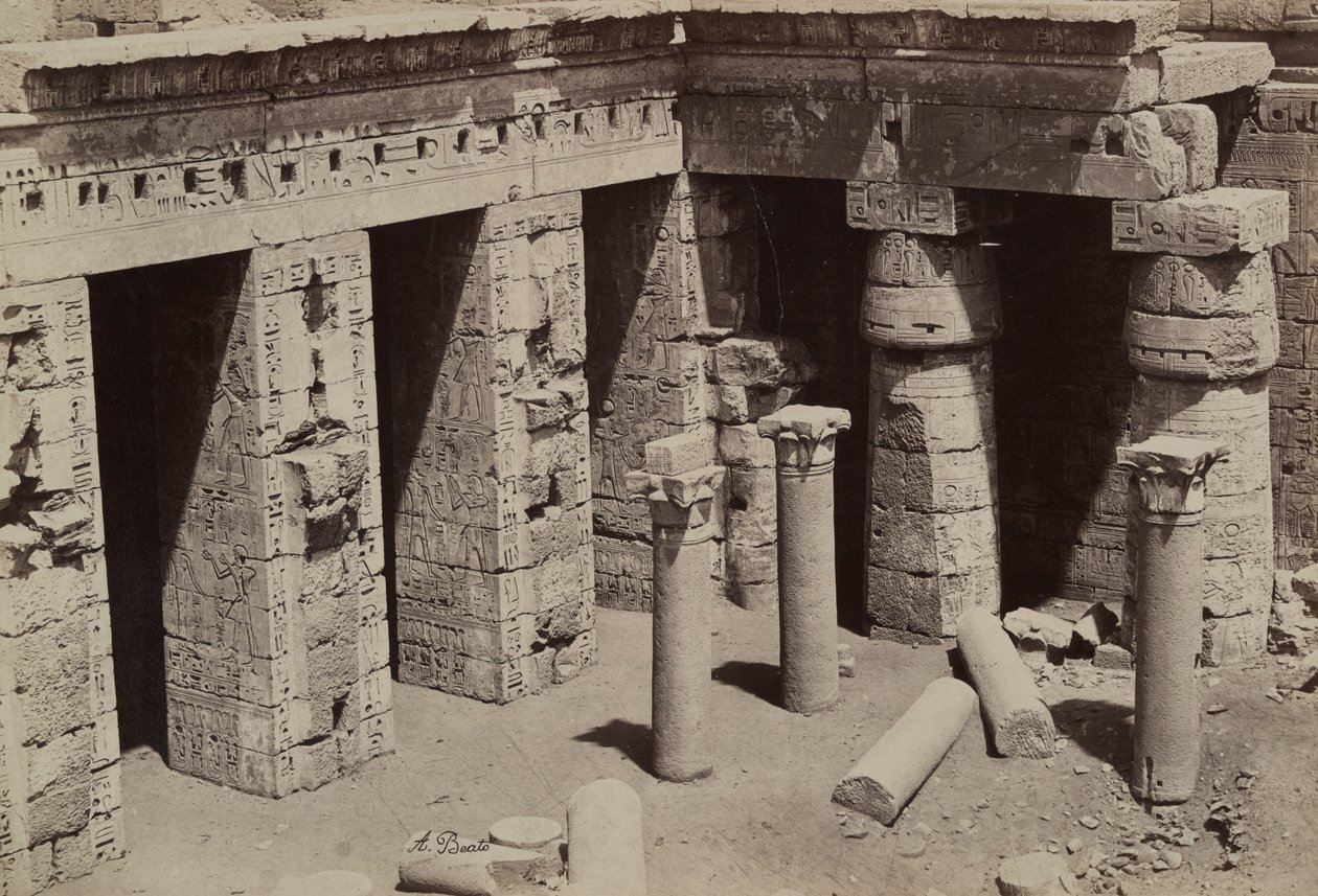 Medinet Habu: Koptisk kirke i centrum af Ramses III-templet af Antonio Beato