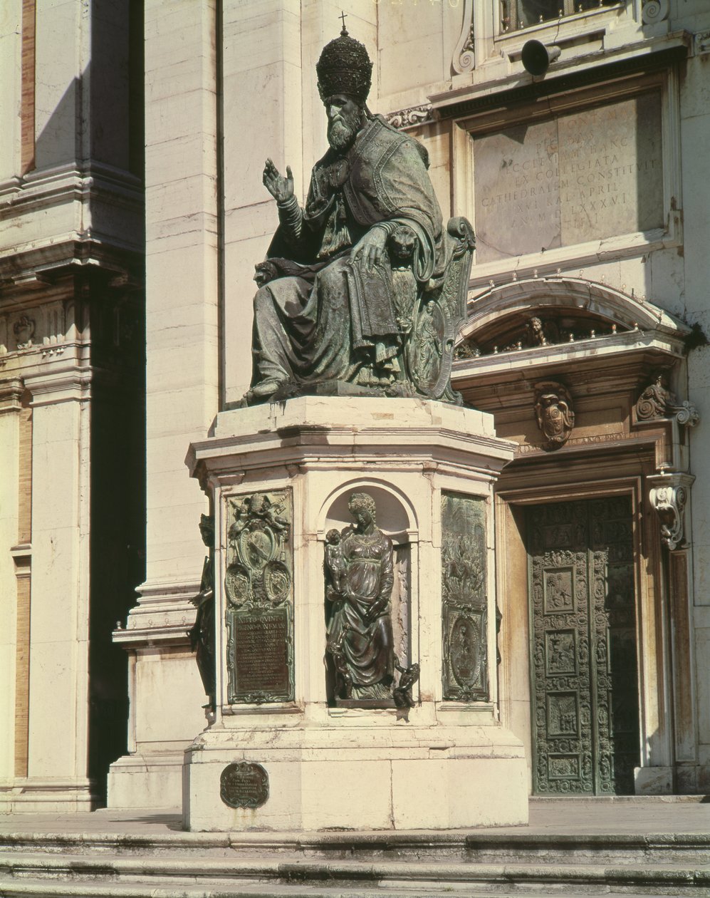 Monument til pave Sixtus V uden for basilikaen ved Loreto af Antonio Calcagni