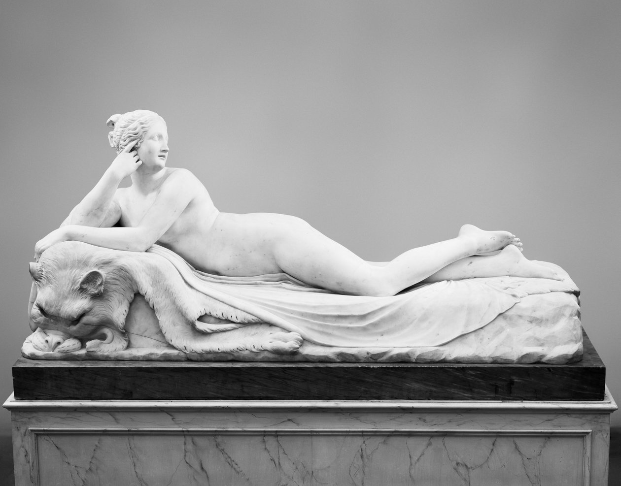 Tilbagelænet Naiad af Antonio Canova